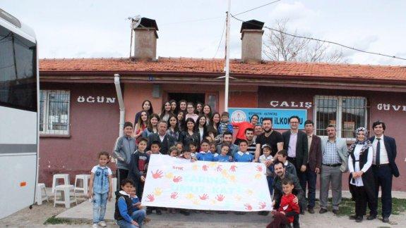 Yolçatı İlkokuluna Marmara Üniversitesi Hukuk Fakültesi Öğrencilerinin Anlamlı Ziyareti