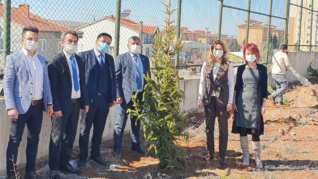 İ.T.O Şehit Süleyman Turan Anadolu Lisesi'nin Bahçesine Ağaç Dikimi Gerçekleştirildi