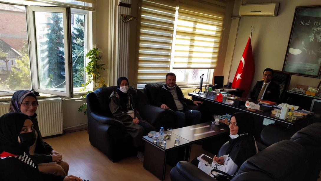 Dumlupınar üniversitesi Altıntaş MYO Öğrenci Topluluğu İlçe Milli Eğitim Müdürümüz İsmail GÜVEN'i makamında ziyaret etti.